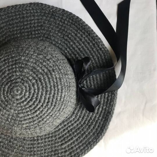 Женская вязаная шляпа