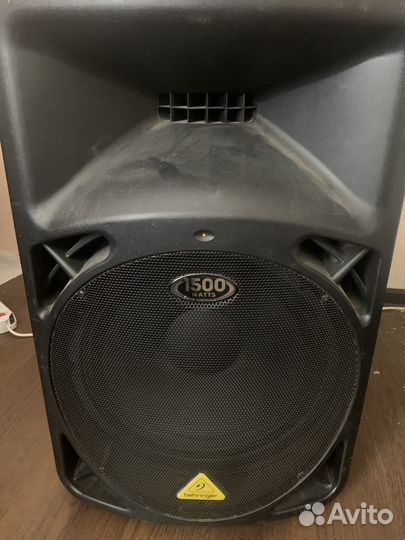 Колонка активная Behringer Eurolive B615D активная