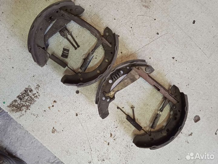 Механизм ручника + колодки audi 80 b3 ауди 80 б3