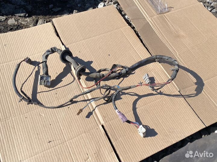 Проводка двери передней левой Nissan cefiro a32