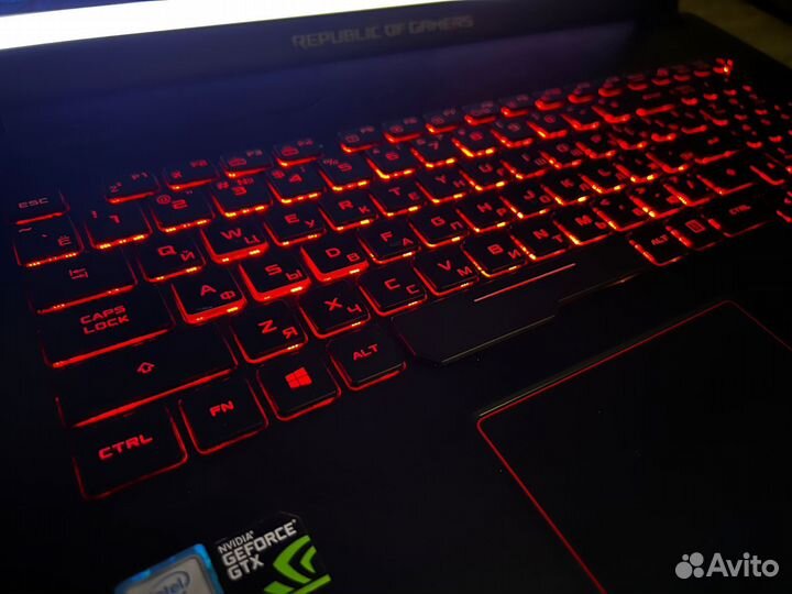 Asus Strix i7-7700HQ/GeForce 1050/32 Gb/Ful HD Ips