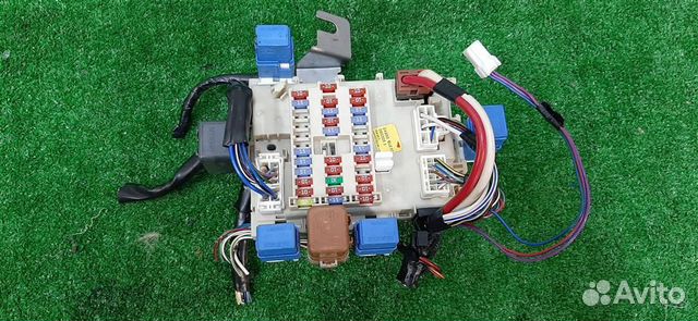 Блок предохранителей салонный Nissan Almera Tino