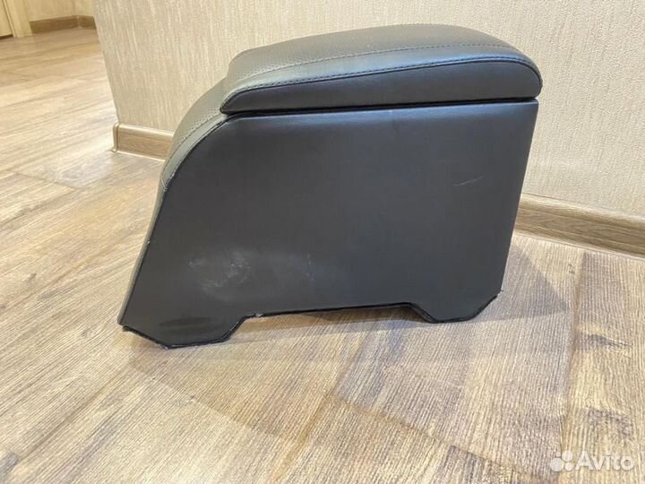 Подлокотник volkswagen polo