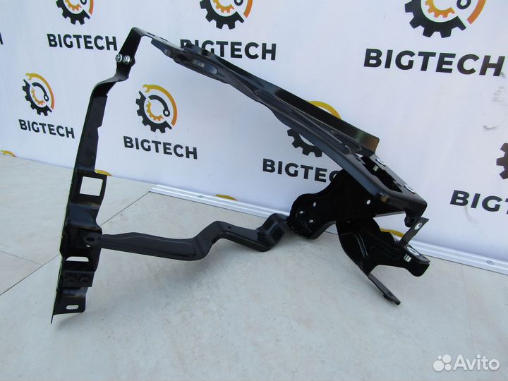 Рамка фары правая MercedesW204 A2046201291