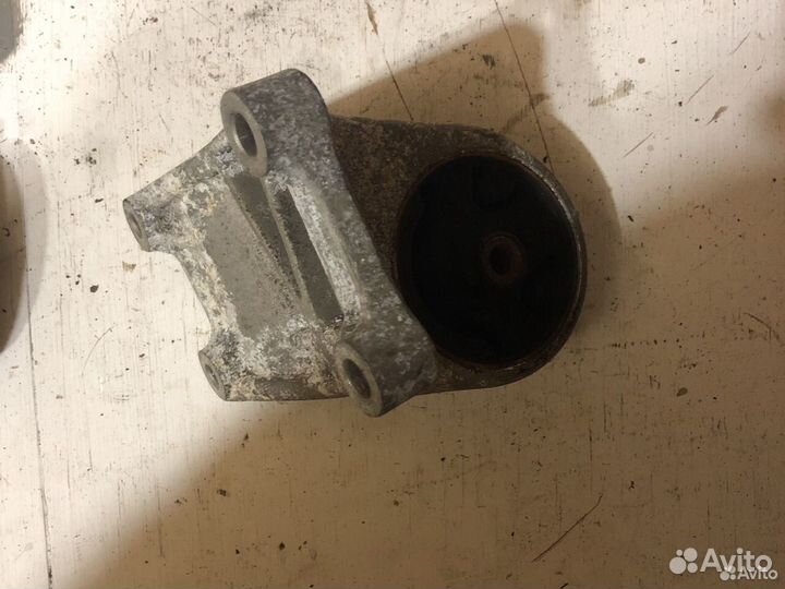 Опора кпп левая Almera Classic N16 QG16