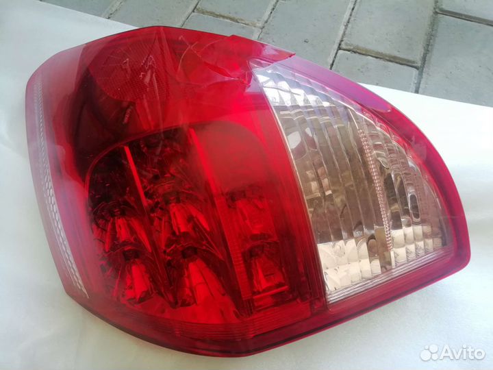 Задняя фара на toyota RAV 4 (2008)