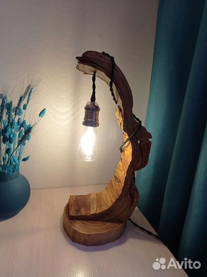 Светильник из дерева