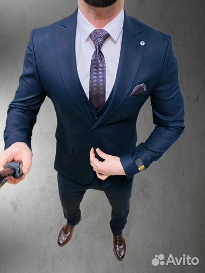 Мужской классический костюм не мнущийся