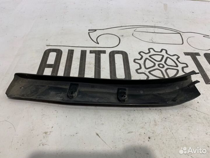 Накладка двери багажника Volkswagen Touareg 7L7