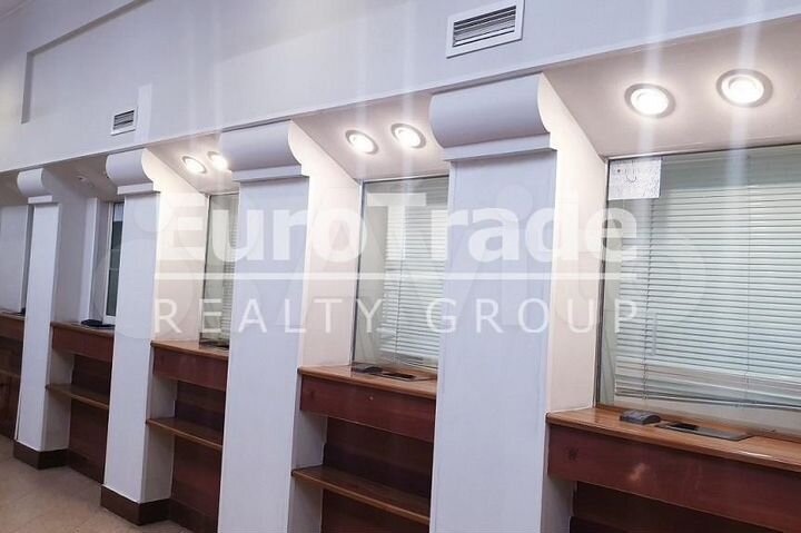 Сдам торговое помещение, 258 м²