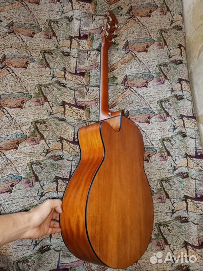 Акустическая гитара