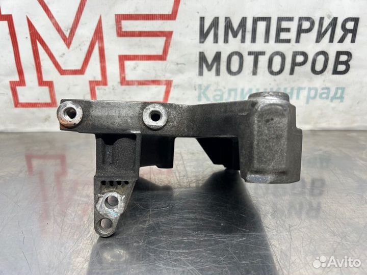 Кронштейн двигателя правый Renault Scenic III 1.5