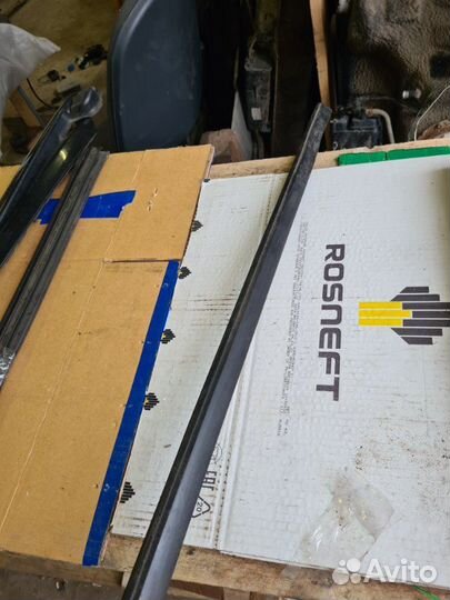 Уплотнитель стекла двери Citroen C4 2006