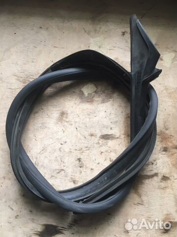 Уплотнитель вдоль крыши правый Renault Laguna 2