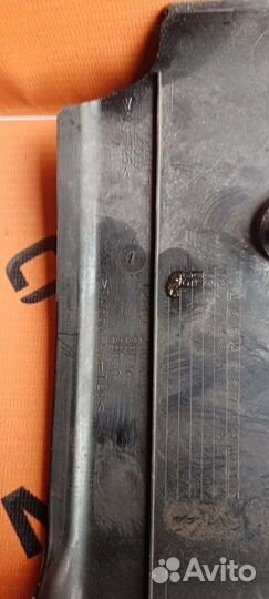 Крышка двс декоративная Toyota Ipsum ACM26 2AZ-FE