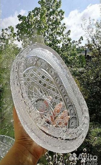 Хрустальные вазы и креманки