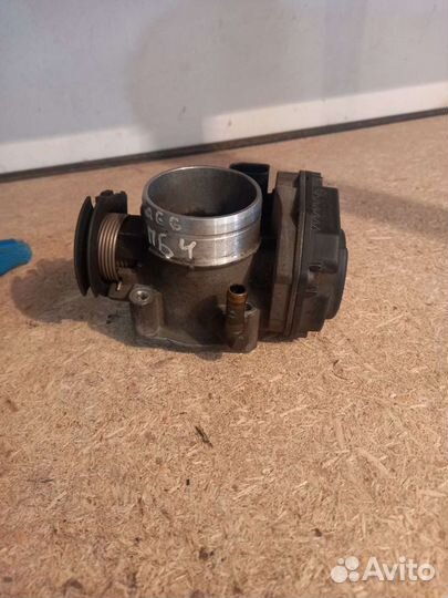 Дроссельная заслонка Пассат Б4 Шаран 2.0 037133064