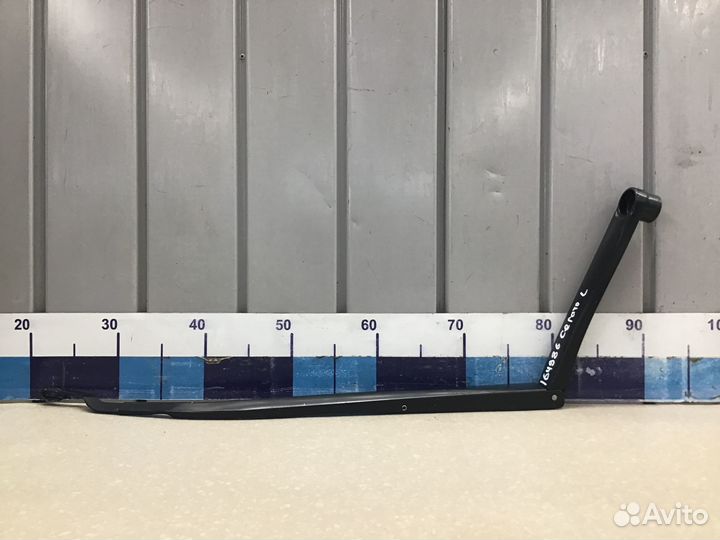 Поводок стеклоочистителя передний правый Kia Cerat