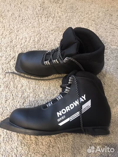 Лыжные ботинки 40 новые