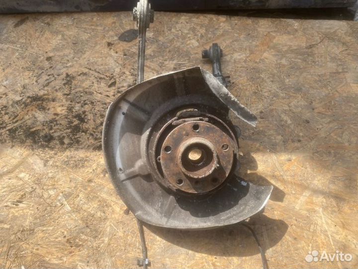 Ступица задняя левая Bmw 7 седан 4.4 2002