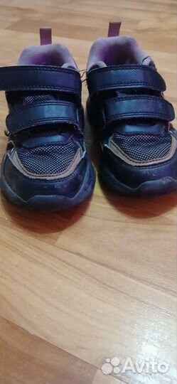 Кроссовки 28
