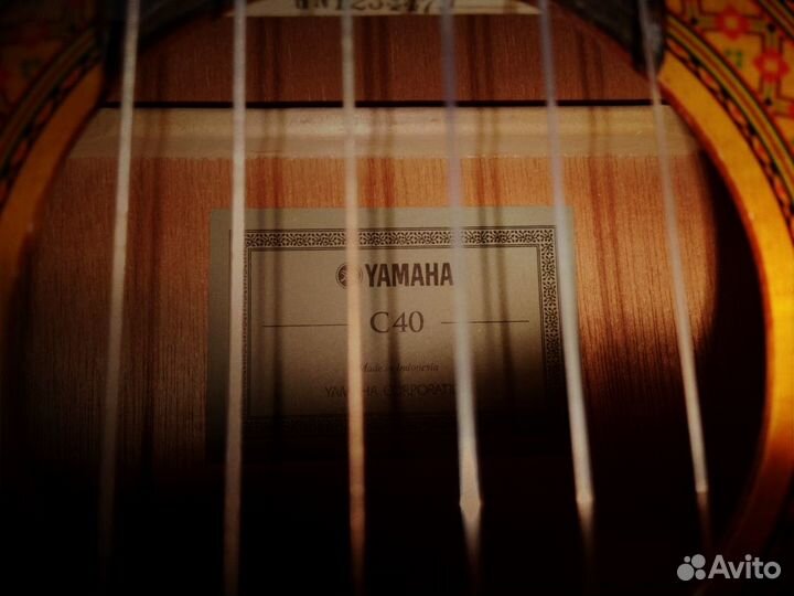 Классическая гитара yamaha c40
