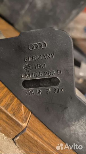 Кронштейн правый Audi 100C4 4A1805293B