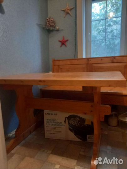 Кухонный уголок со столом