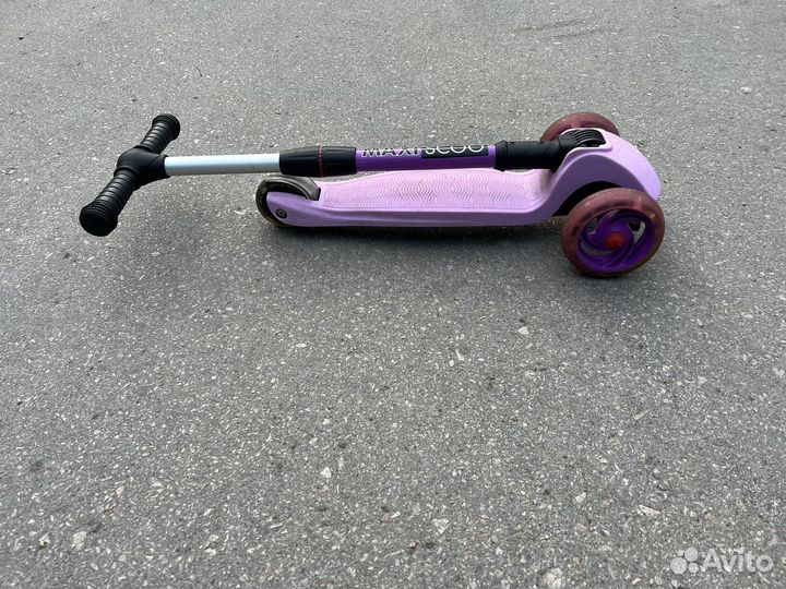 Самокат трехколесный