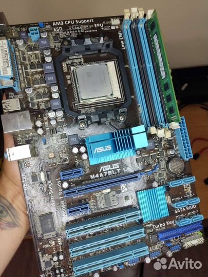 Материнская плата с процессором и памятью