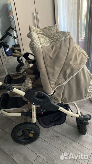 Коляска для двойни погодок