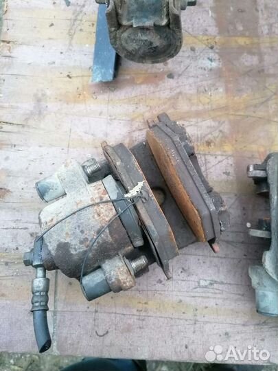 Суппорт передний VW Golf 5 2006