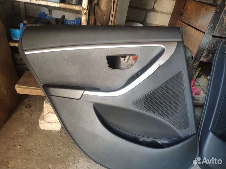 Обшивки задних дверей