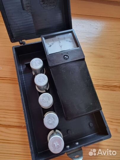 Вольтметр М2033