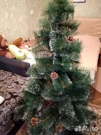 Елка искусственная (сосна) 1,4 м+гирлянда