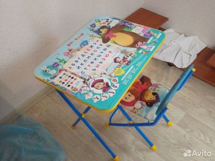 Детский стол со стулом