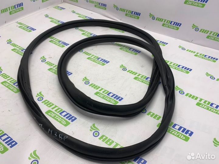 Уплотнитель кузова двери задний Mazda 3Bp хетчбек