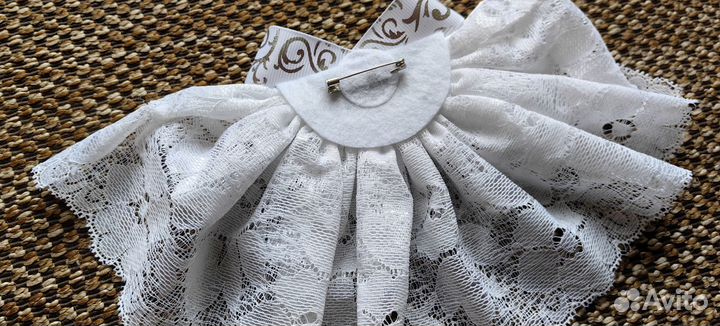 Брошь-жабо в подарочной коробке