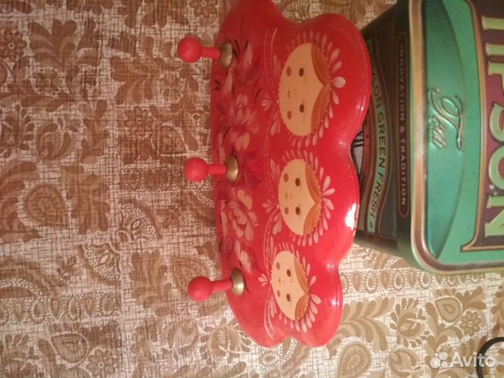 Вешалка настенная металлическая