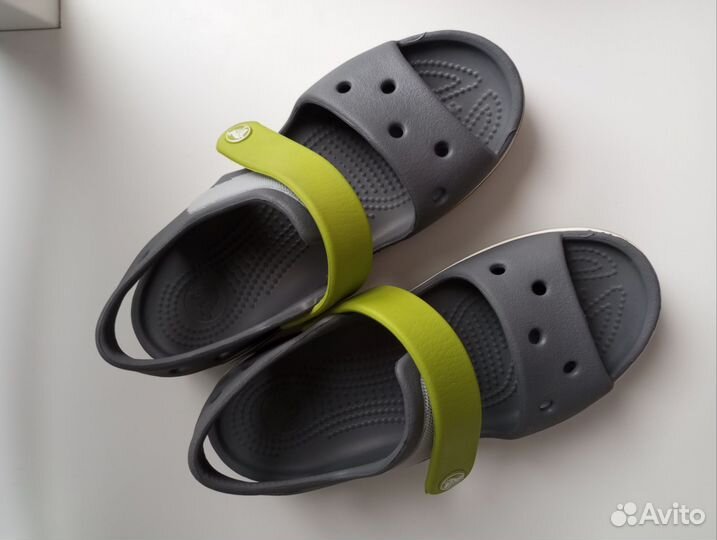 Сандалии на мальчика crocs