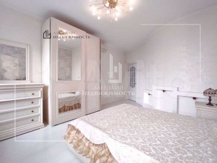 4-к. квартира, 130 м², 4/6 эт.