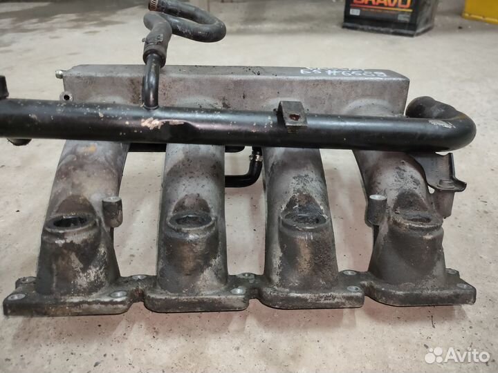 Впускной коллектор Volkswagen Passat B5