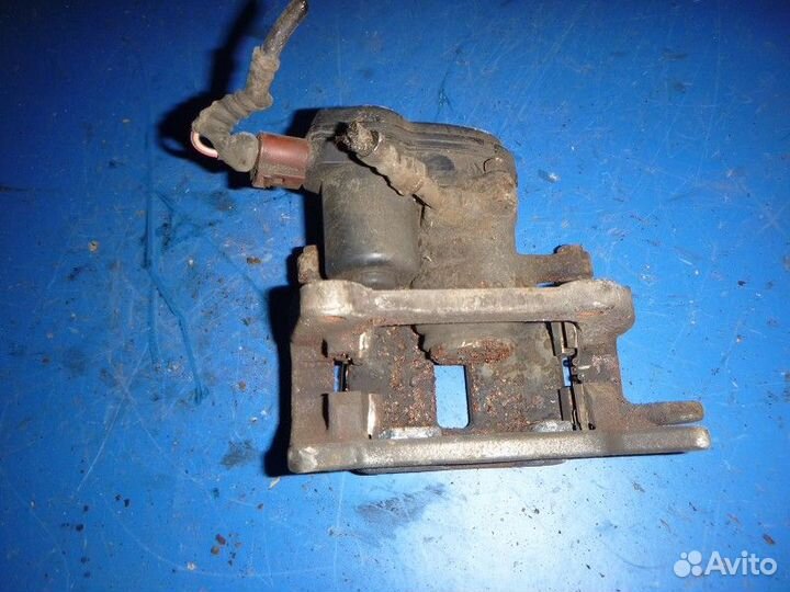 Суппорт задний левый audi A4 B8 allroad 2010-2015