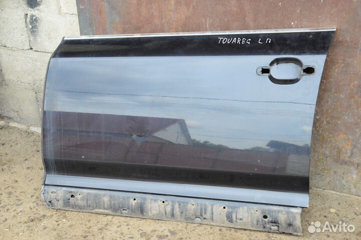 Передняя левая дверь VW Touareg 2002-2010