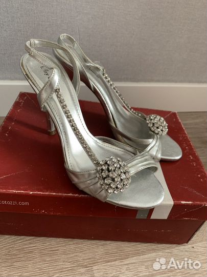 Босоножки женские