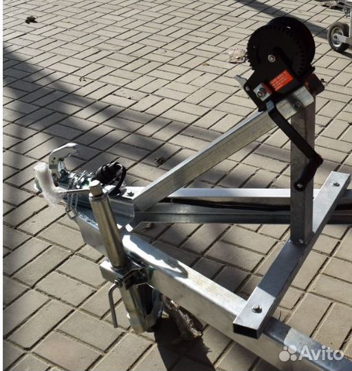 Лебедка на прицеп с кронштейном