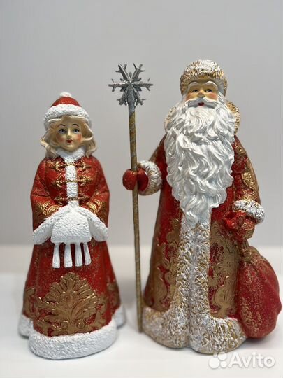 Дед мороз и снегурочка под елку