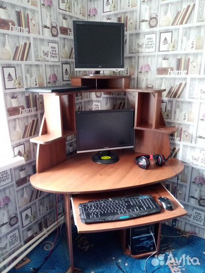 Компьютерный стол
