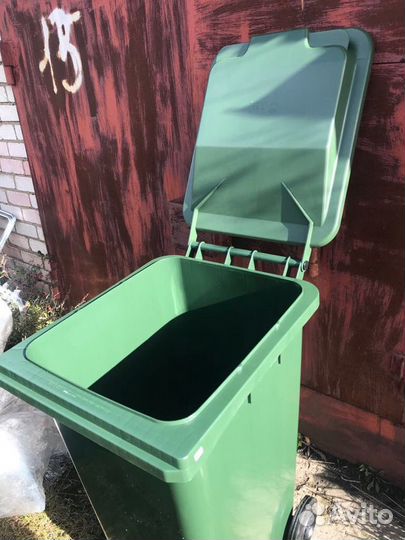 Мусорный бак (контейнер для мусора)