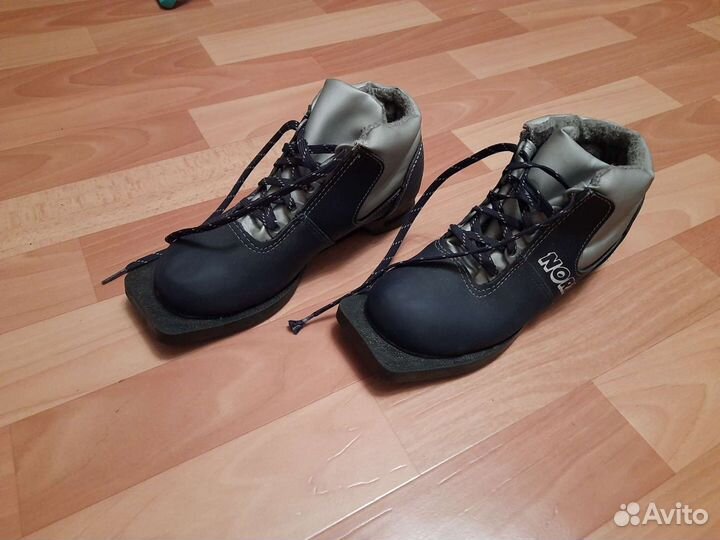 Лыжные ботинки